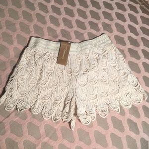 NWT Scallop ivory shorts